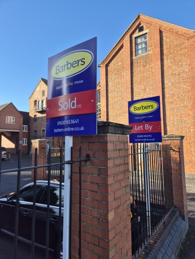 Why You Should Consider Having a For Sale or To Let Board